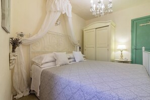 1 bedroom, iron/ironing board, WiFi, bed sheets - Charming cottage behind the Cinque Terre, surrounded by Ligurian Nature (Sasseta)
