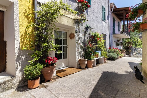 Charming cottage behind the Cinque Terre, surrounded by Ligurian Nature