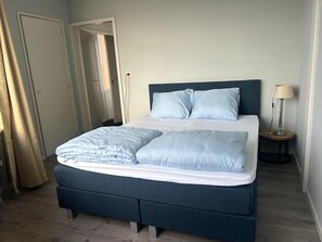 3 bedrooms, iron/ironing board, free WiFi - Very nice apartment with a super view of the water! (Molkwerum)