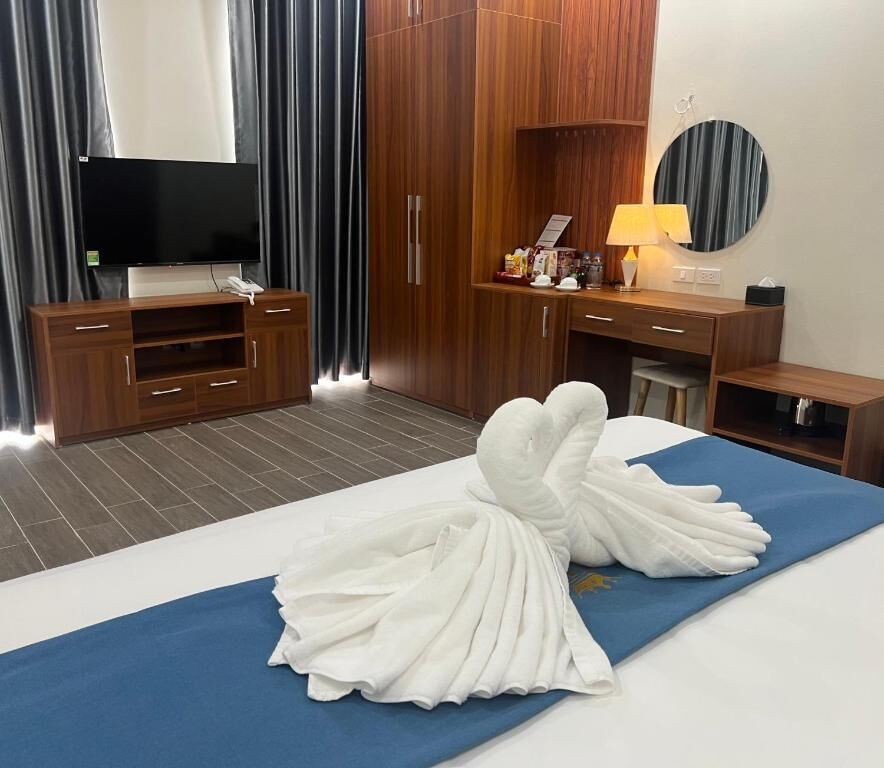 객실 내 금고, 책상, 노트북 작업 공간, 암막 커튼