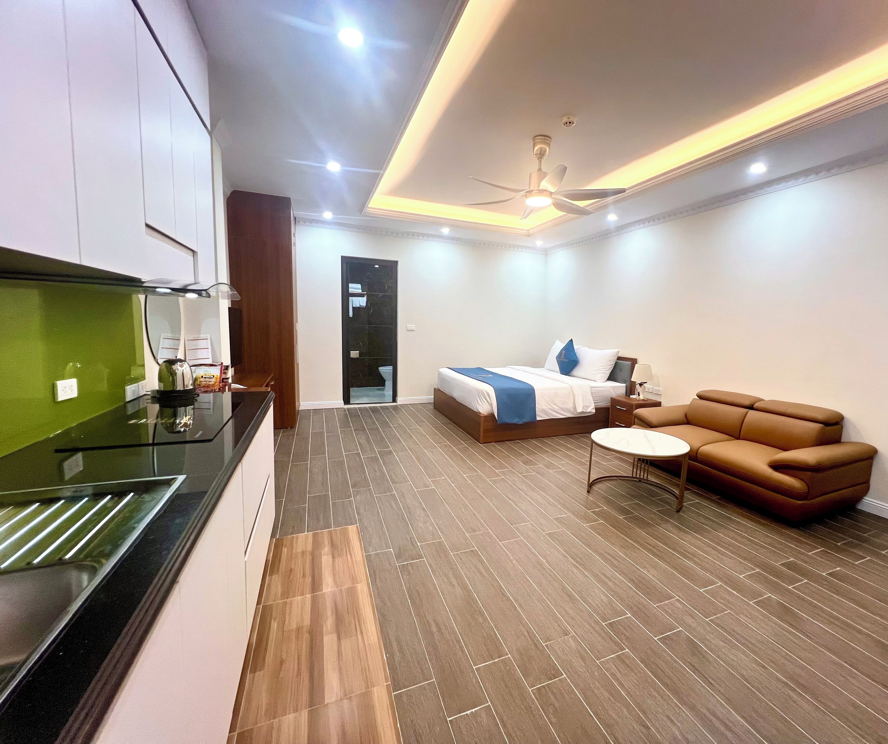 Deluxe Studio Suite, Balcony, City View | Interior