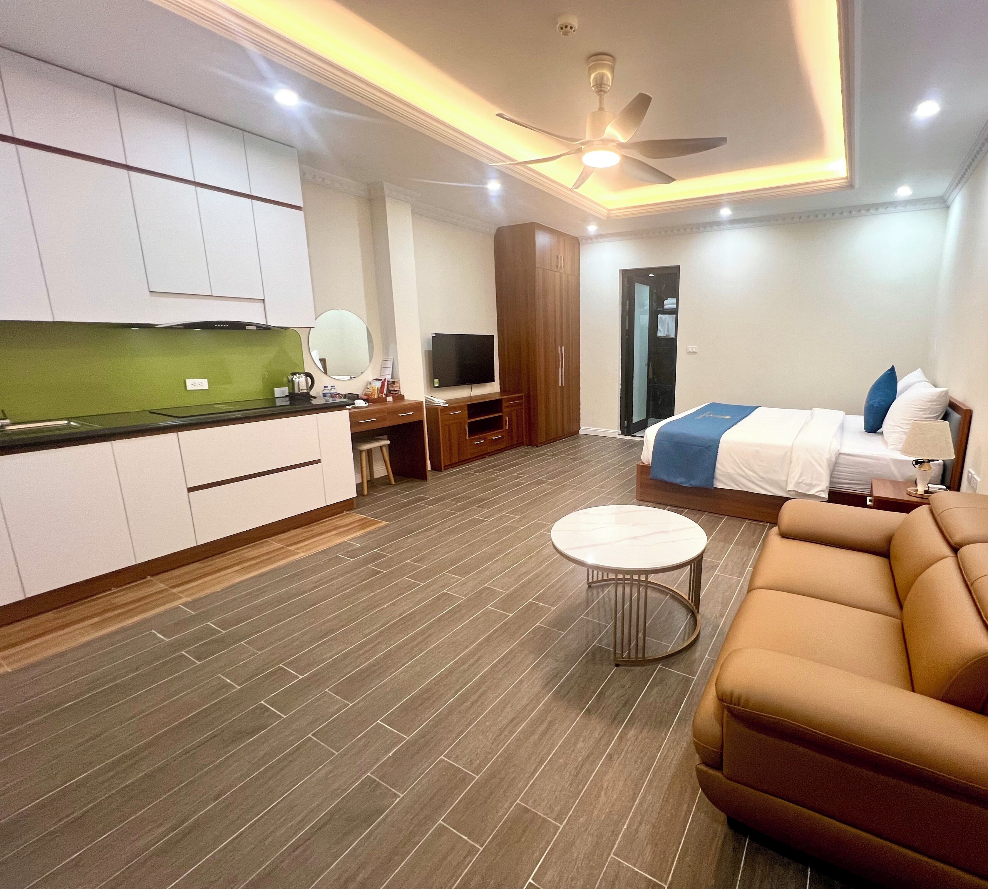 デラックス スタジオスイート バルコニー シティビュー | セーフティボックス (室内)、ノートパソコン用作業スペース、遮光カーテン、WiFi (無料)