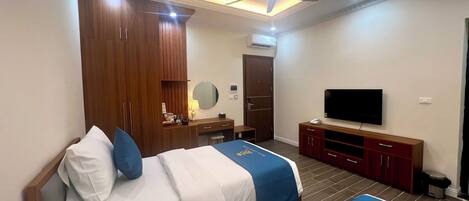 In-room safe, laptop workspace, blackout curtains, free WiFi