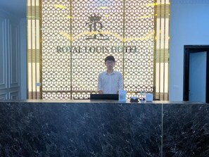 Deluxe Studio Suite, Balcony, City View | Lobby - Royal Louis Hotel (Dai Mo)