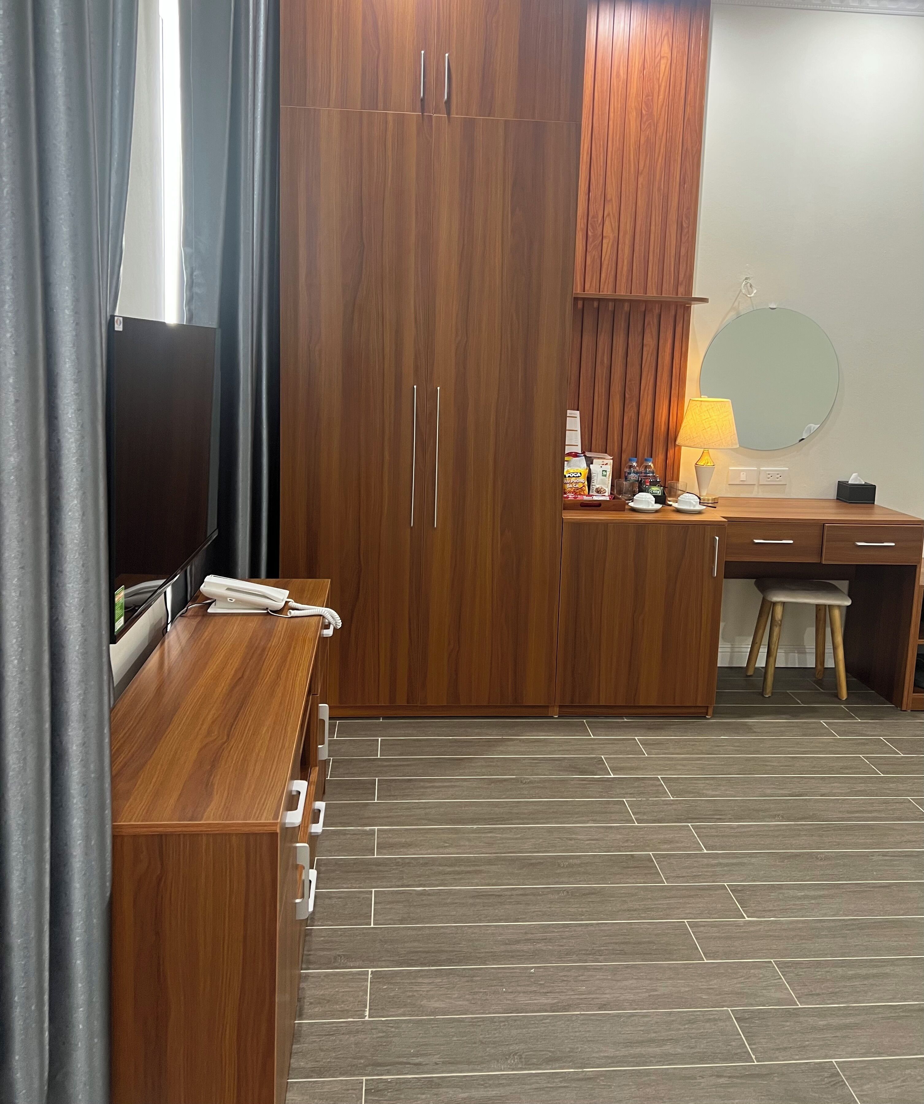 ห้องดีลักซ์ดับเบิล, ระเบียง, วิวเมือง | บริเวณนั่งเล่น