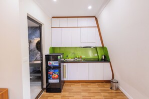 Business Studio, Balcony, City View | Private kitchen | Mini-fridge, cookware/dishes/utensils - Royal Louis Hotel (Dai Mo)
