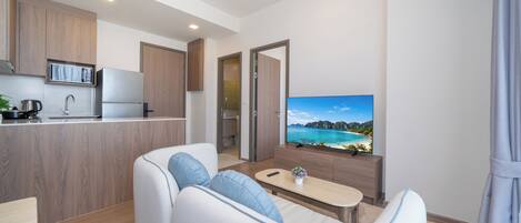 Condo, 2 quartos | Área de estar | TV de tela plana