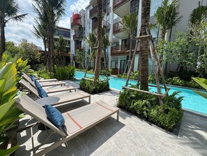 3 piscines extérieures