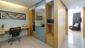 Iron/ironing board, free WiFi - Empire Suites Subang by Mana Mana (Subang Jaya)