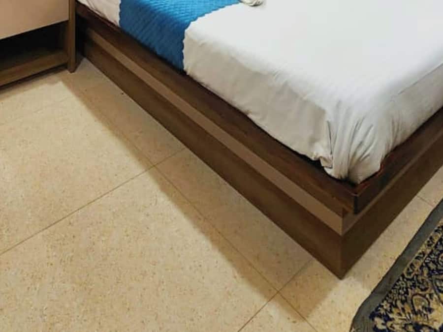 Ropa de cama hipoalergénica, escritorio y sistema de insonorización