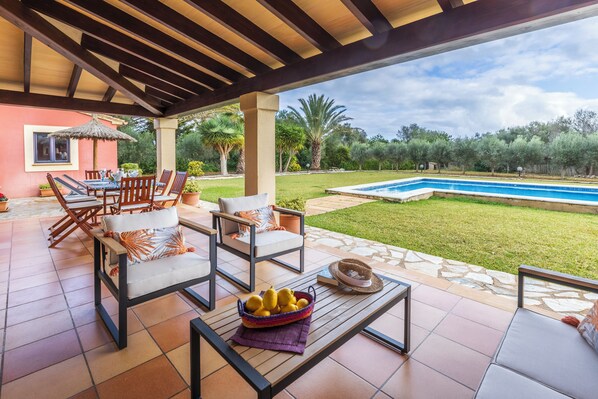 Outdoor dining - El Cel, cozy villa with pool and mountain views 5 min from the beach! (POLLENSA)
