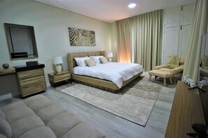 1 bedroom, iron/ironing board, WiFi, bed sheets - Modern 1-Bedroom Apartment with Balcony-Waterfront-High floor (Dubai)