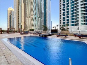 Indoor pool, outdoor pool - Modern 1-Bedroom Apartment with Balcony-Waterfront-High floor (Dubai)