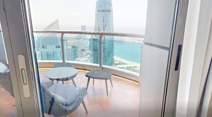 Interior - Modern 1-Bedroom Apartment with Balcony-Waterfront-High floor (Dubai)