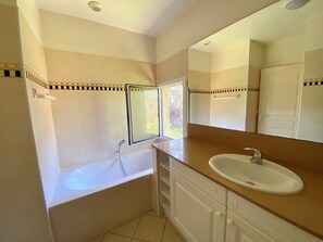 Shower, hair dryer, towels, toilet paper - Villa private heated pool, 4 bikes, nearby beach, surf 🌊 (Moliets-et-Maa)