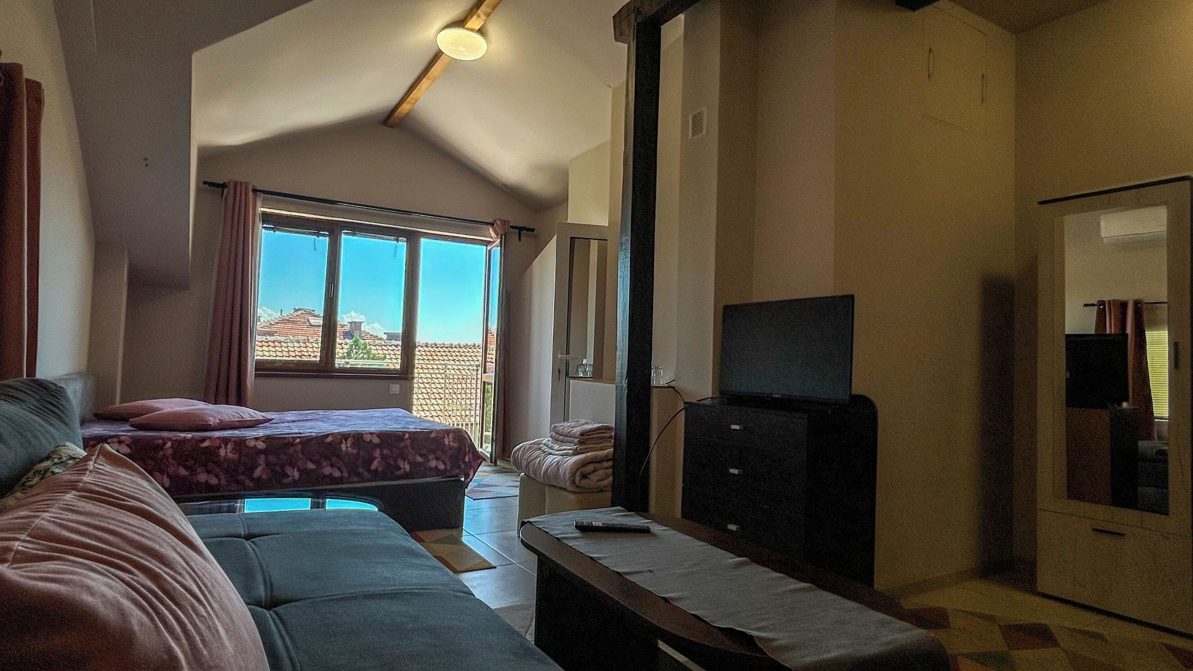 Espacio para trabajar con laptop y wifi gratis 