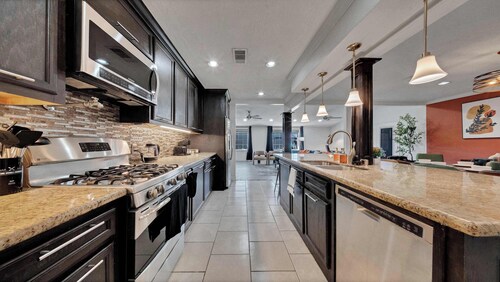 Luxe 6BR Home | Fire Pit, BBQ & Kids’ Playhouse