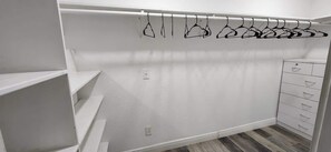 Interior - Luxe King 6BR Family Home with Fire Pit & Patio & Free Parking (Houston)