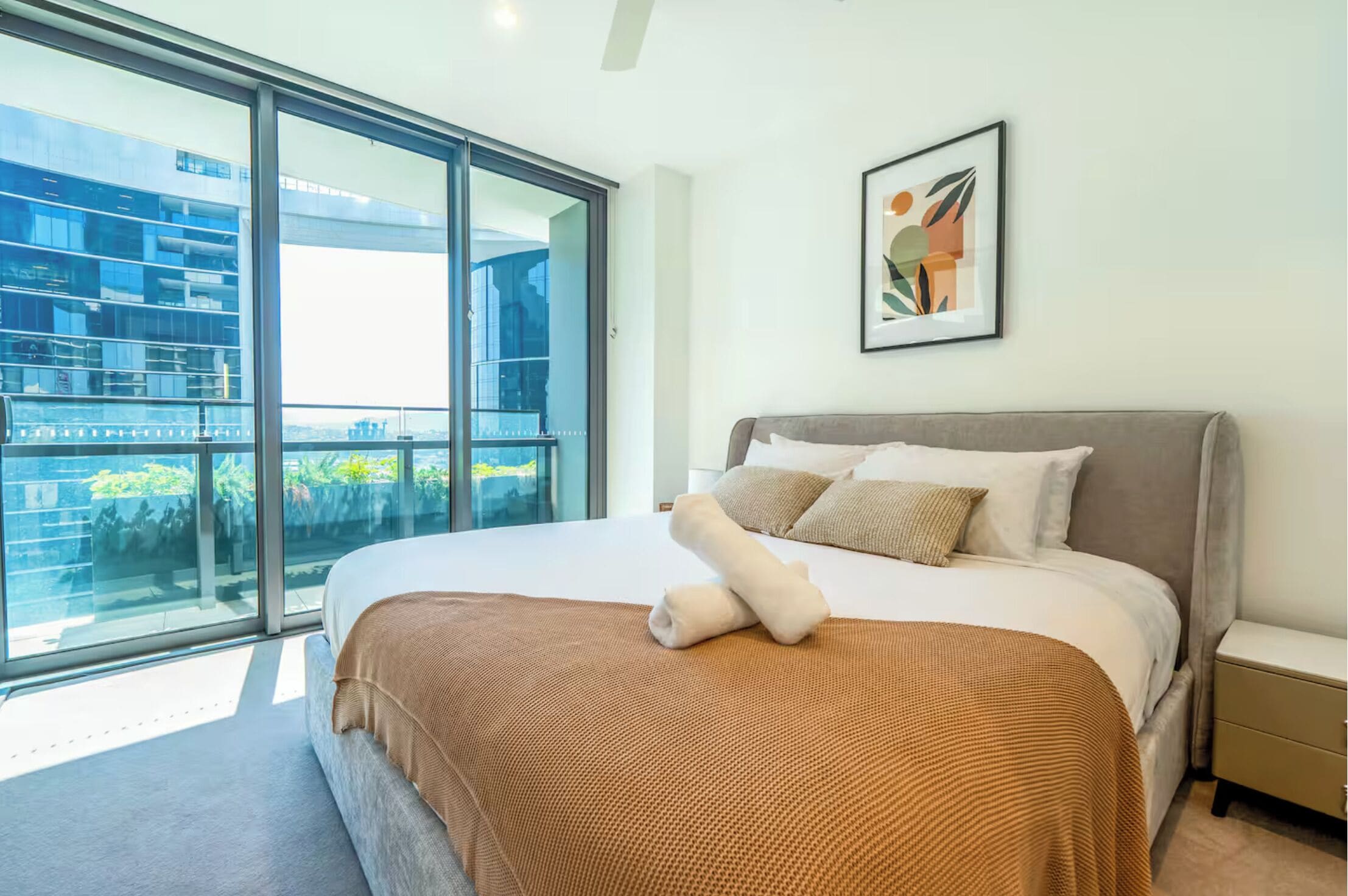 Iron/ironing board, WiFi, bed sheets