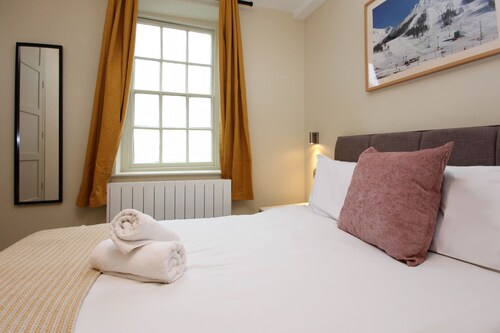 St John’s Hill - 2 Bedroom Apartment