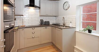 St Johnâs Hill - 2 Bedroom Apartment