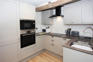 Private kitchen - St John’s Hill - 2 Bedroom Apartment (Shrewsbury)