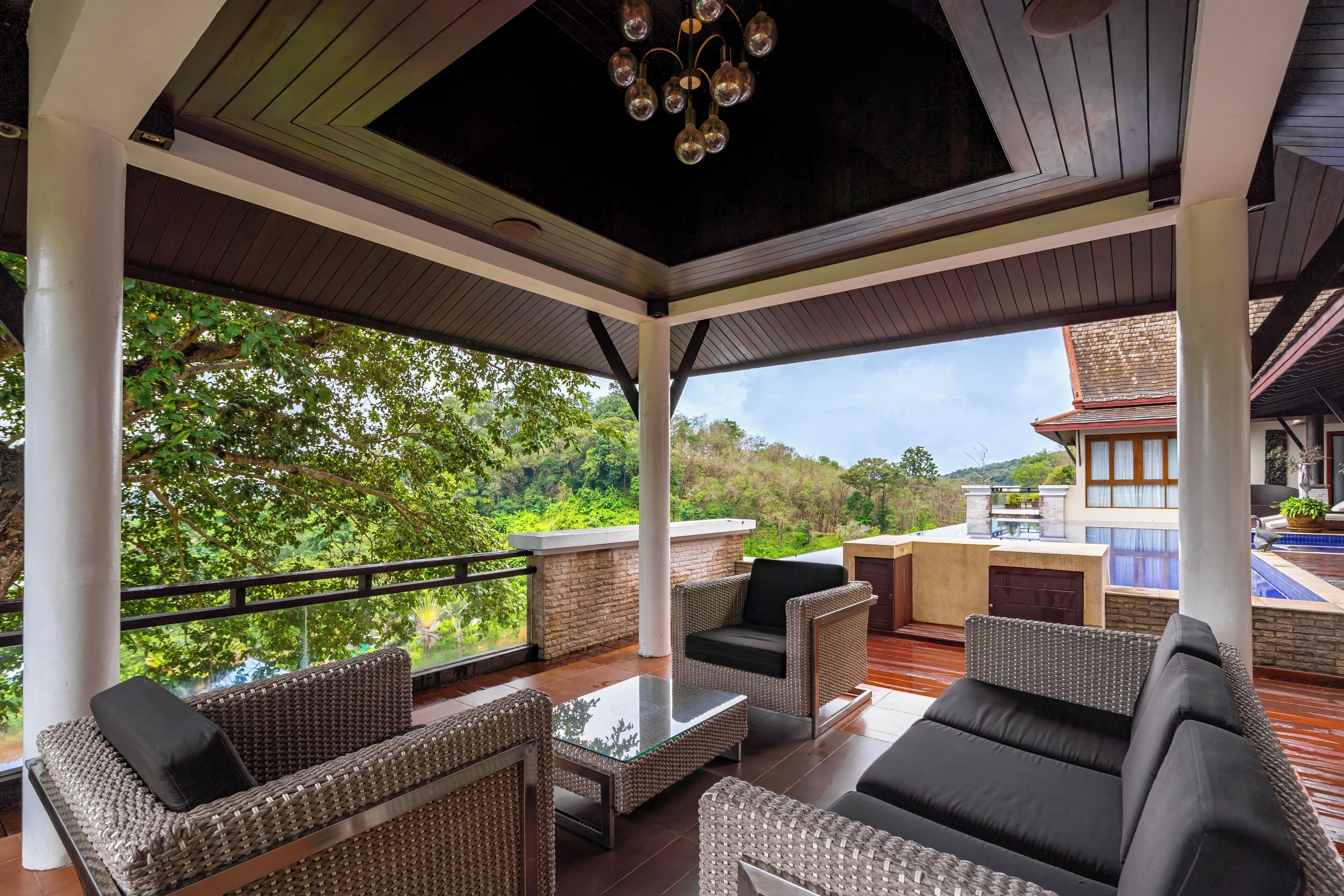 Villa, balkong, delvis sjøutsikt | Terrasse/patio