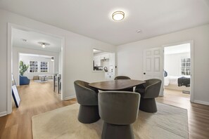 Bungalow, 3 phòng ngủ | Phòng ăn