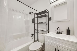 House, 3 Bedrooms | Bathroom - Charming West End House-comfort and Convenience in Atlanta (Atlanta)