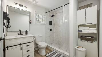 House, 3 Bedrooms | Bathroom