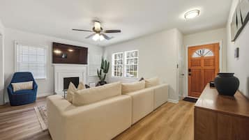 House, 3 Bedrooms | Living room