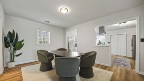 House, 3 Bedrooms | Dining room - Charming West End House-comfort and Convenience in Atlanta (Atlanta)