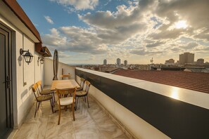 Departamento Deluxe, 2 habitaciones, vista a la ciudad | Escritorio, espacio para trabajar con laptop y wifi gratis 