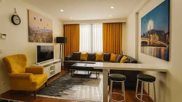 Desk, laptop workspace, free WiFi