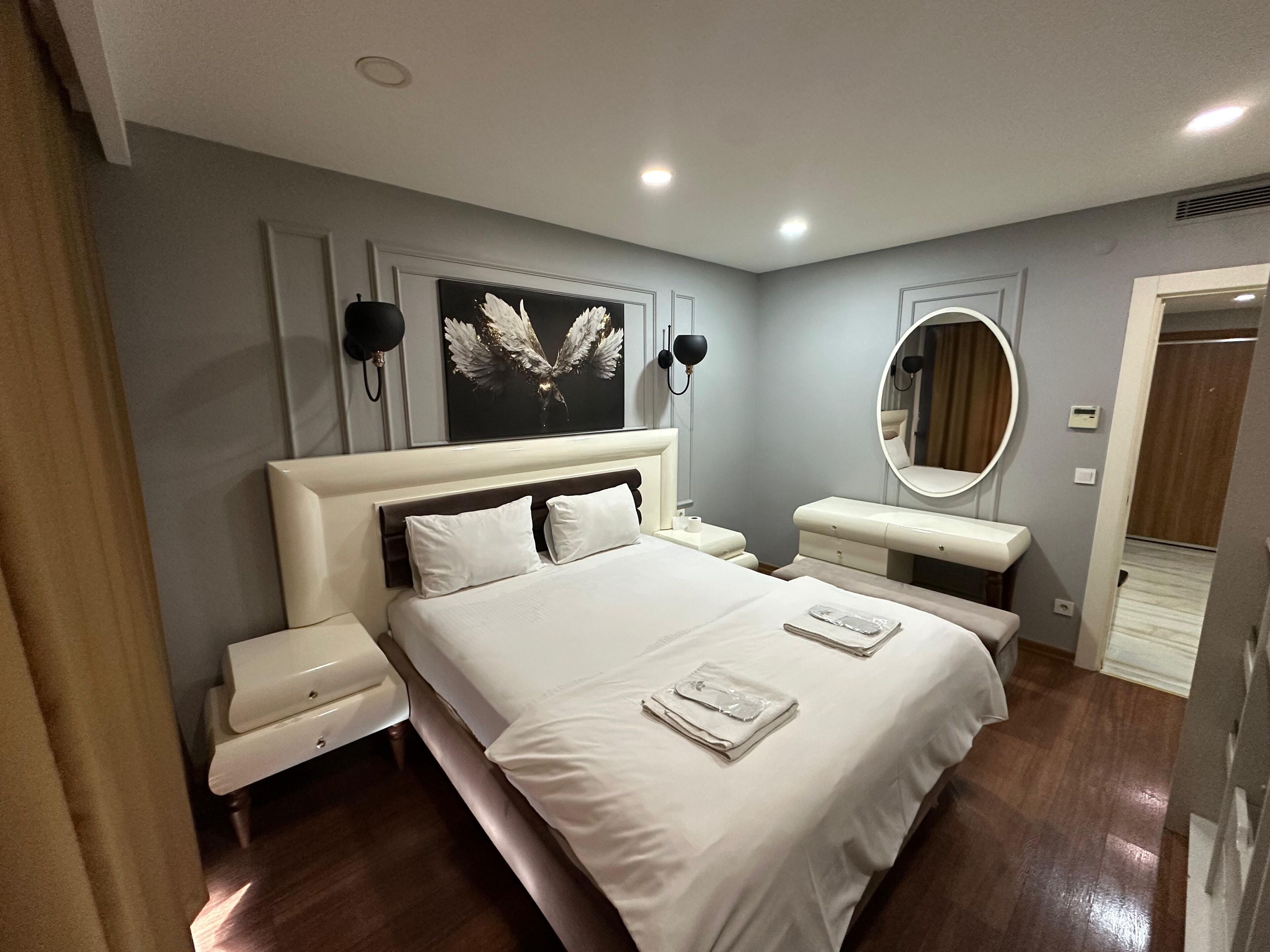 Deluxe-Apartment, 3 Schlafzimmer, Meerblick | Schreibtisch, laptopgeeigneter Arbeitsplatz, kostenloses WLAN