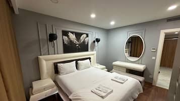 Deluxe Apartment, 3 Bedrooms, Sea View | Desk, laptop workspace, free WiFi