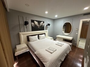 Deluxe Apartment, 3 Bedrooms, Sea View | Desk, laptop workspace, free WiFi - Istanbul Golden Family Apartments (İstanbul)