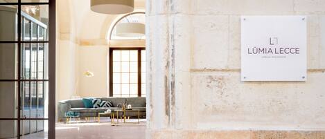 المنشأة من الداخل