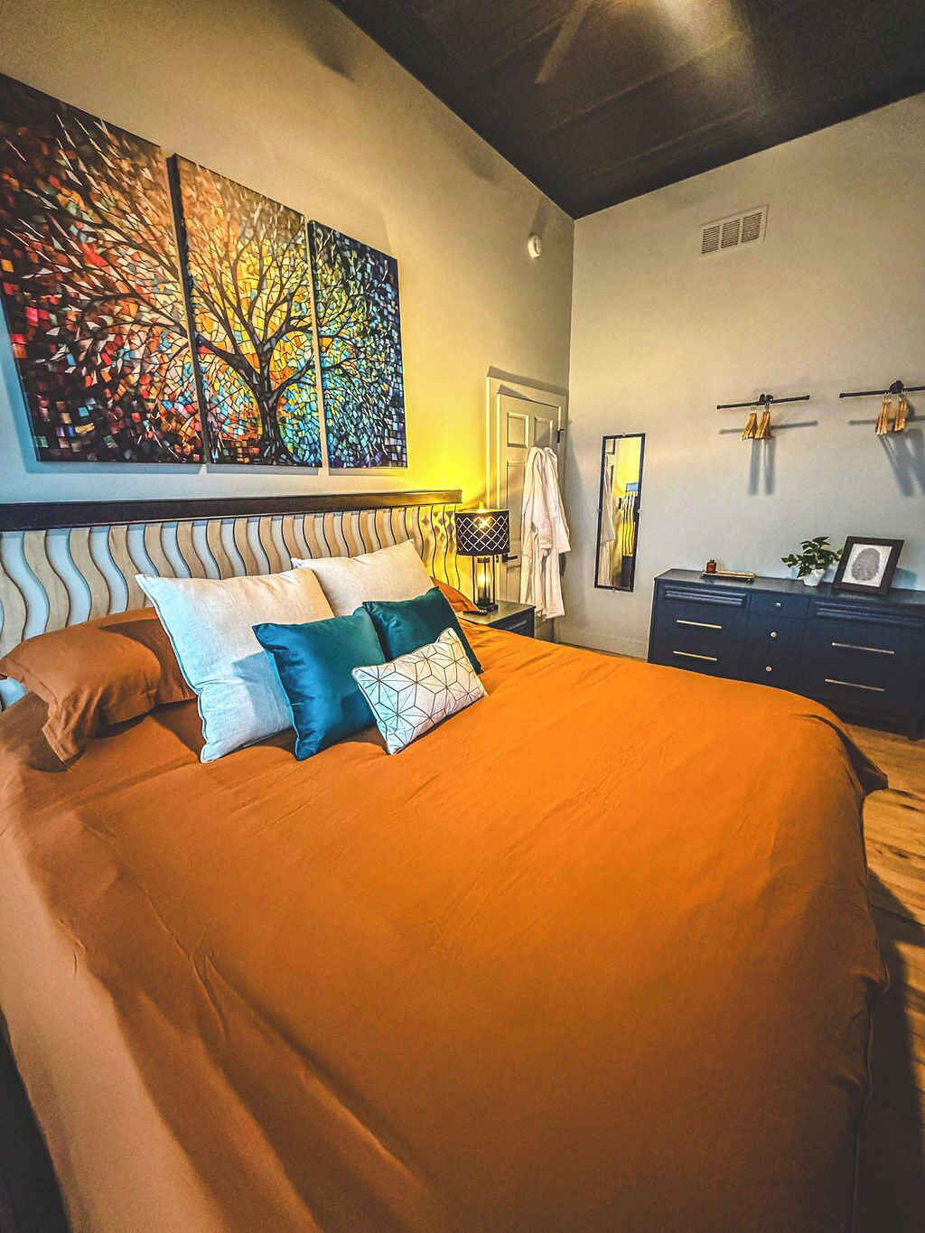 3 bedrooms, iron/ironing board, free WiFi, bed sheets