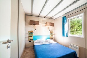 Chalet, 3 Bedrooms | Cots/infant beds - Camping de la Dune (La Teste-de-Buch)