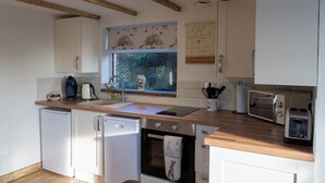 Cabin, 1 Bedroom | Private kitchen