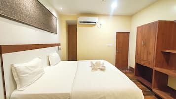 Dobbeltrom – deluxe, aircondition | Allergitestet sengetøy, skrivebord, lydisolert og wi-fi (inkludert)