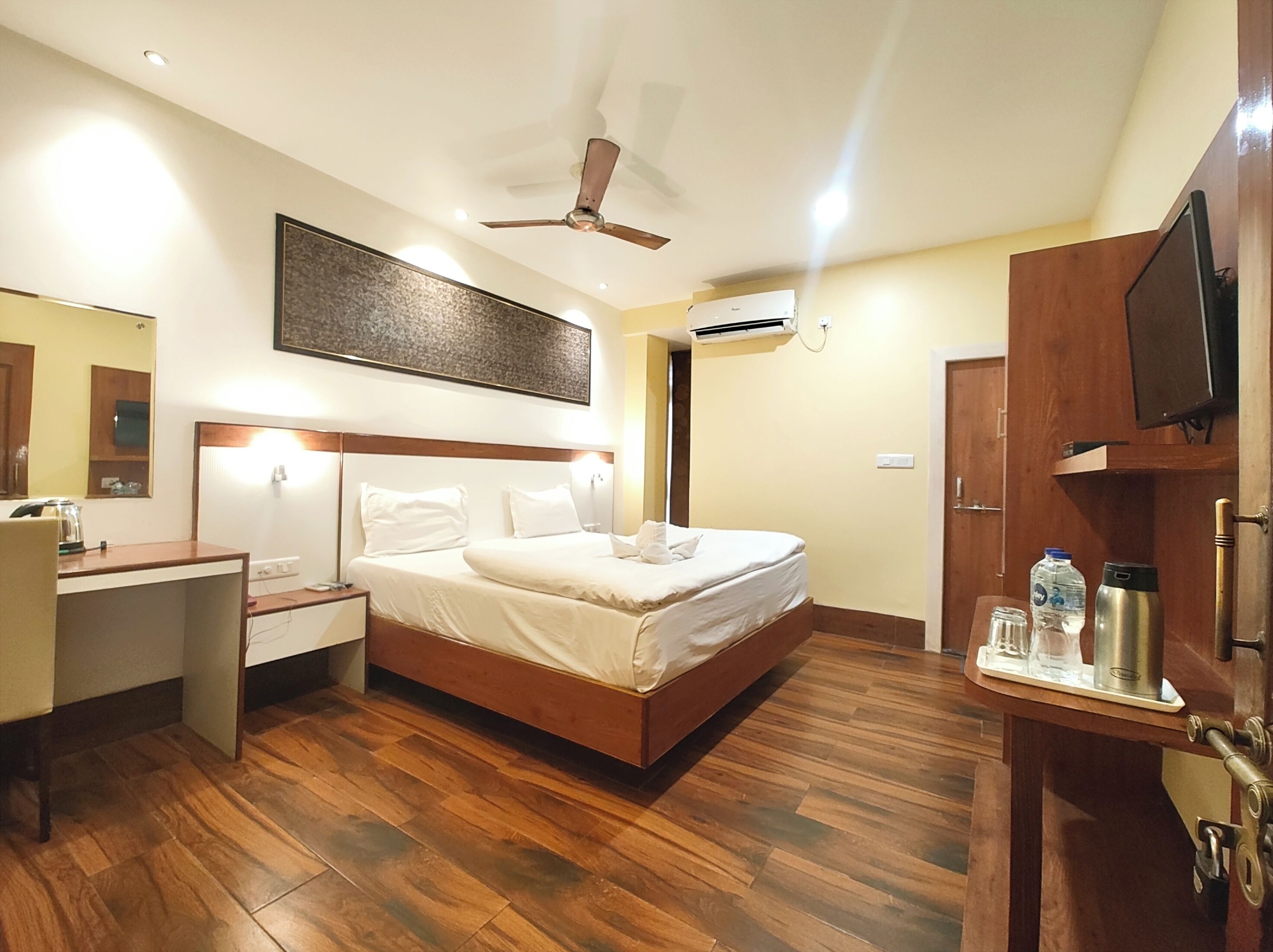 Deluxe dubbelrum - luftkonditionering | Allergitestade sängkläder, skrivbord, ljudisolering och gratis wi-fi