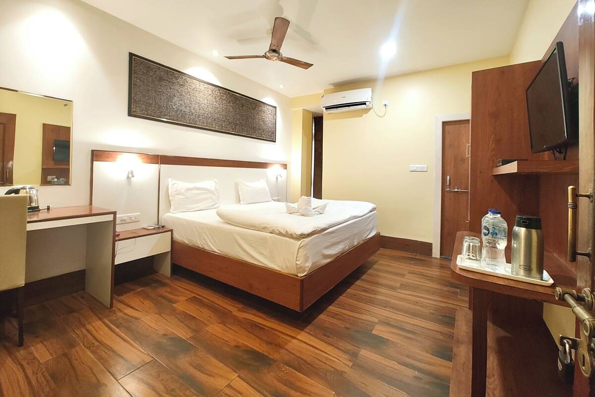 Kamar Double Deluks, AC | Seprai antialergi, meja kerja, kedap suara, dan Wi-Fi gratis