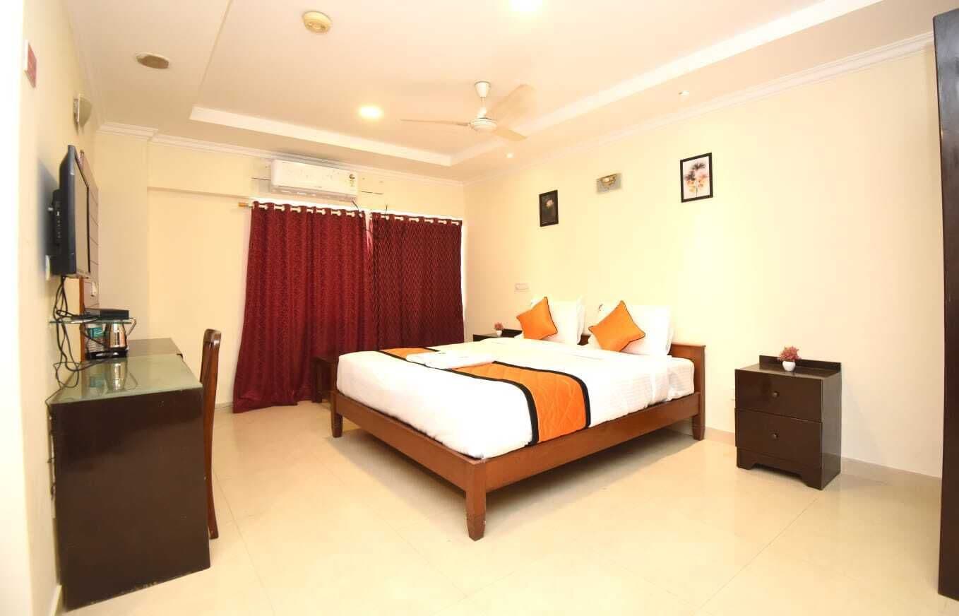 Quarto executivo | Escrivaninha, espaço de trabalho para notebook, Wi-Fi de cortesia