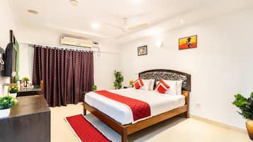 Escritorio, espacio para trabajar con laptop y wifi gratis