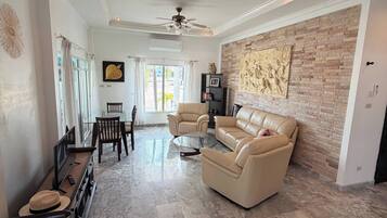 House, 2 Bedrooms, Smoking, Balcony | Living area | Books