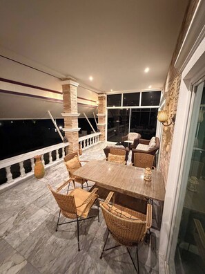 Outdoor dining - Surin Dreambeach View 4 (Thap Sakae)