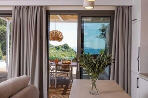 Dining - Divinum Mare Luxury Villa (Palaiochori)
