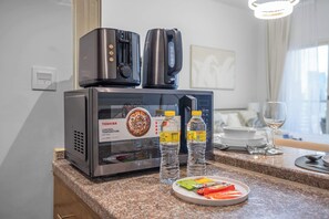 Interior - Free housekeeping visits during your stay - StayShort - Chic Studio Apartment in Sports City - Sleeps 2 (Sports City)